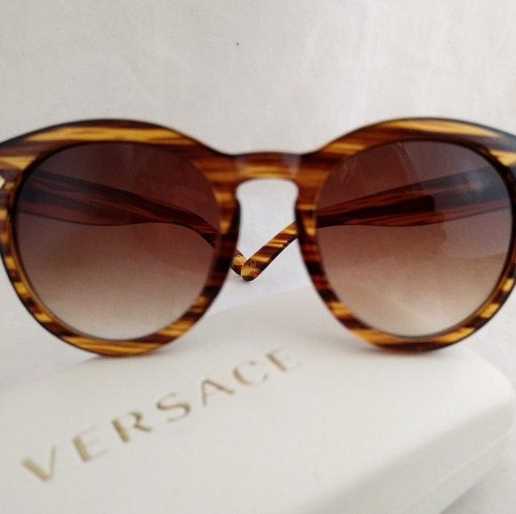 Vintage VERSACE tortoise sunglasses - Picture 9 of 10